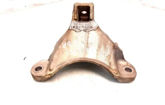 Engine mounting bracket