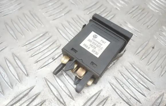 Volkswagen PASSAT B5.5 Windscreen/window heater switch 3B0959621C