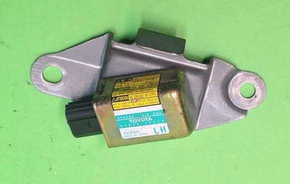 Toyota Land Cruiser (J120) Airbag deployment crash/impact sensor 8983060020 1879000460
