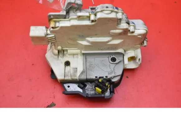 Audi A3 S3 A3 Sportback 8P Front door lock 