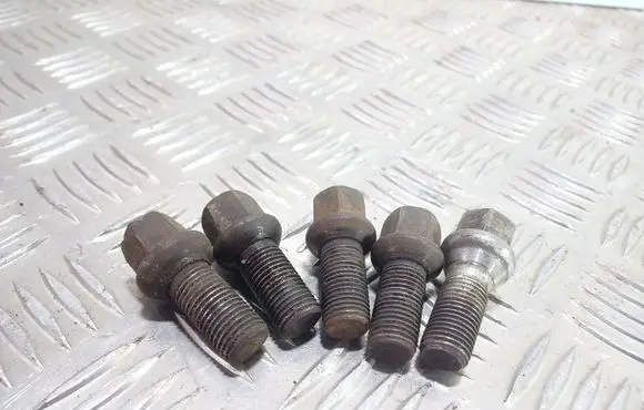Volkswagen Golf IV Nuts/bolts 