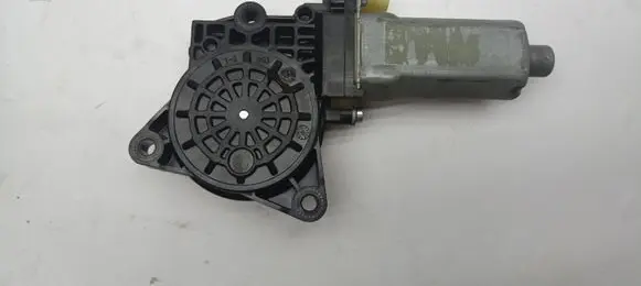 Hyundai i30 Front door window regulator motor F00S1A3295