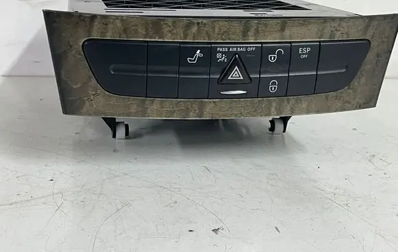 Mercedes-Benz E W211 CD/DVD changer 