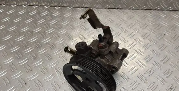 Toyota Corolla Verso AR10 Power steering pump