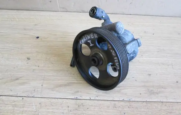 Peugeot Partner Power steering pump 9647790780