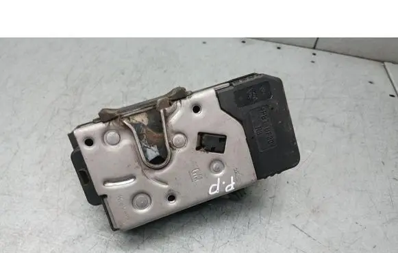 Opel Corsa C Front door lock 13154792