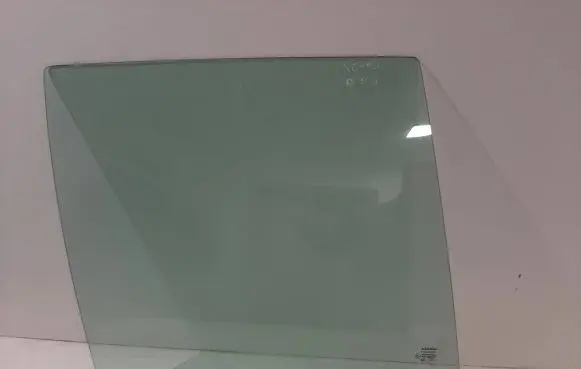 Volvo XC90 Rear door window glass 43R001582 E000199