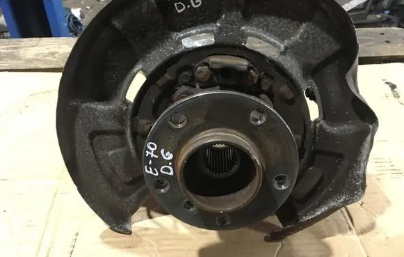 BMW X5 E70 Rear wheel hub 6770984