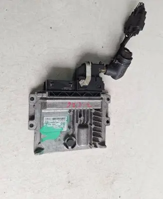 Ford Kuga II Engine control unit/module DS7112B684XC