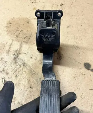 Mercedes-Benz Sprinter W906 Accelerator throttle pedal A9063000304 A03555 0280755025