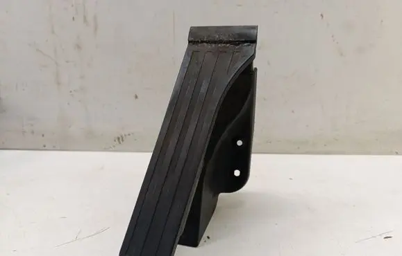 Mercedes-Benz E W213 Accelerator throttle pedal A2053000004