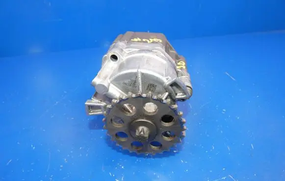 Mercedes-Benz E W213 Oil pump A6541811600 1809500386