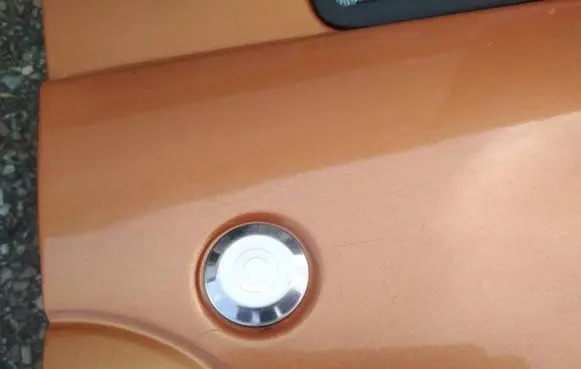 Renault Twingo II Front door lock (next to the handle) 