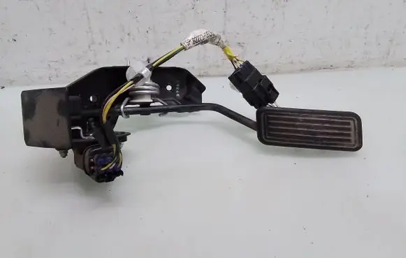 Toyota Avensis T250 Accelerator throttle pedal 8222305060