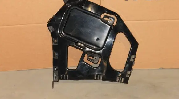 Rear bumper mounting bracket