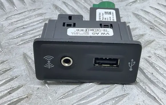 Volkswagen PASSAT B8 USB socket connector 5G0035222E 5Q0035726E 5Q0035724