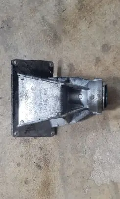 BMW 4 F32 F33 Driveshaft support bearing bracket 7587862