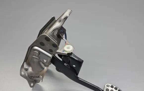 Honda Civic IX Brake pedal TV0E