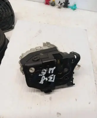 Audi A4 S4 B8 8K Rear door lock 8K0839015C