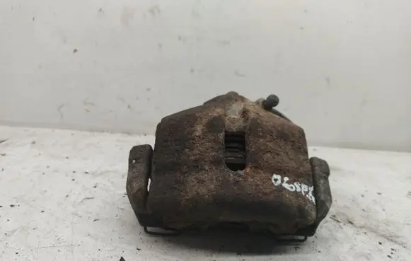 Volkswagen PASSAT B6 Front brake caliper