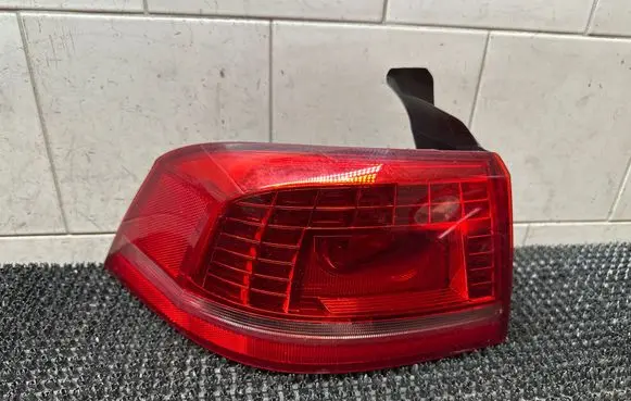 Volkswagen PASSAT B7 Rear/tail lights 3AE945309