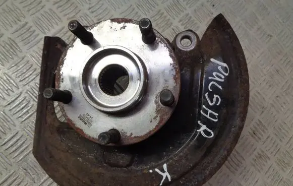 Nissan Pulsar Front wheel hub 