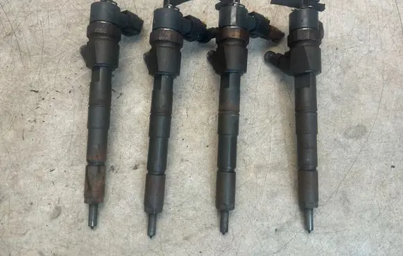 Opel Insignia A Fuel injectors set 0445110327