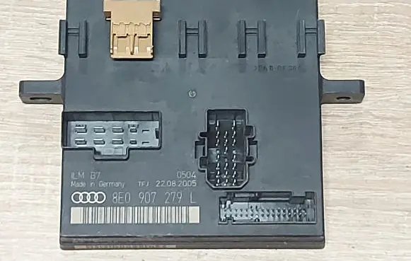 Audi A4 S4 B7 8E 8H Comfort/convenience module 8E0907279L