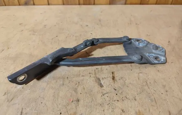 Volkswagen Touran I Engine bonnet/hood hinges 1T0823301 S0701