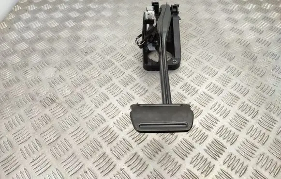 Mercedes-Benz CLA C117 X117 W117 Brake pedal A2462920308 A2462900119 A2462900700