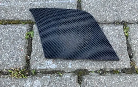 Side speaker trim/cover