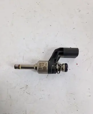 Volkswagen Scirocco Fuel injector 03C906036M