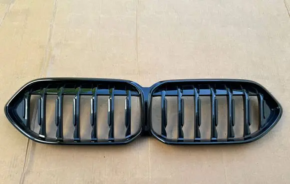 BMW 2 F44 Front bumper upper radiator grill 7476257