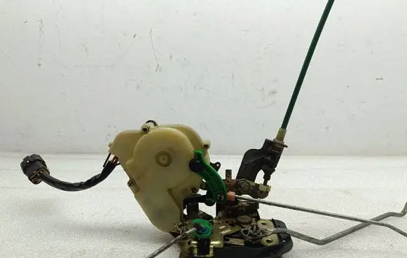 KIA Sorento Front door lock 