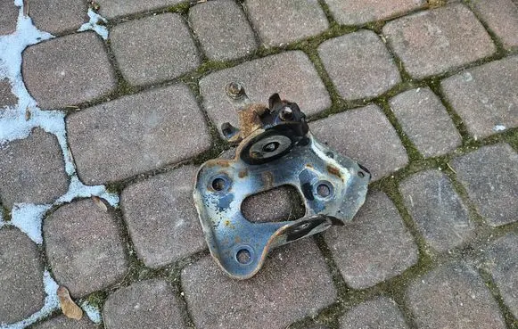 Opel Corsa E Brake caliper pad carrier rear 