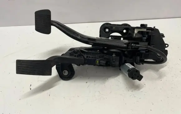 Dodge RAM Pedal assembly 68437179AD