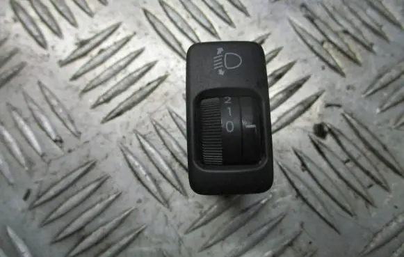 Toyota Avensis Verso Headlight level adjustment motor 
