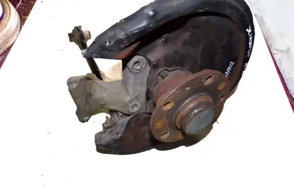 Rear wheel hub spindle/knuckle