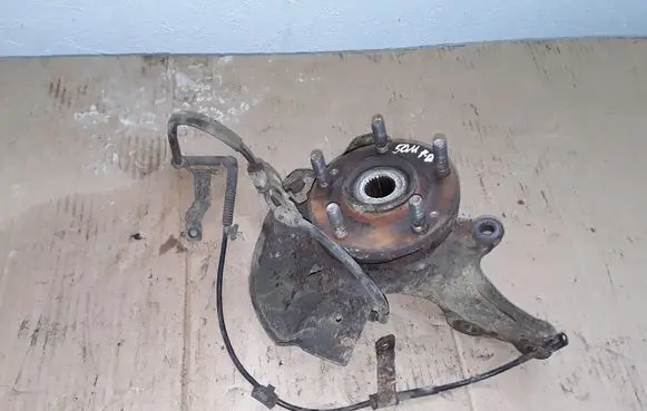 KIA Carens II Front wheel hub NOCODE