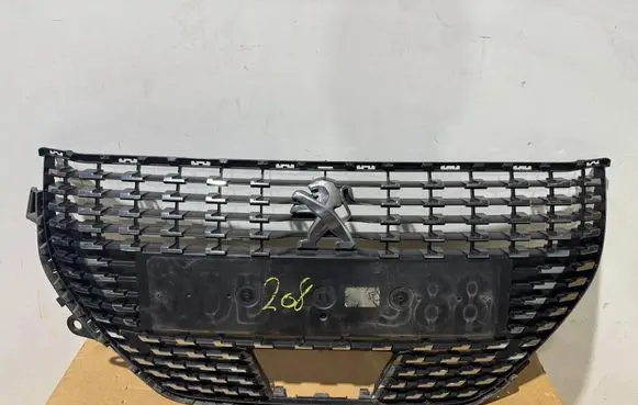 Peugeot 208 II Quarter panel pressure vent 9823210080