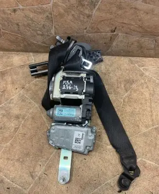 Mercedes-Benz C W204 Front seatbelt 616424600