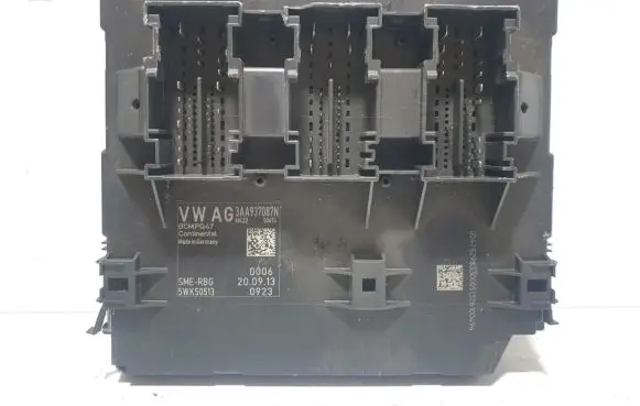 Volkswagen PASSAT B7 Fuse module