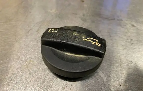 Volkswagen Caddy Oil filler cap 03C103485A