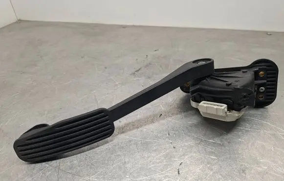 Volvo S60 Accelerator throttle pedal 30636003
