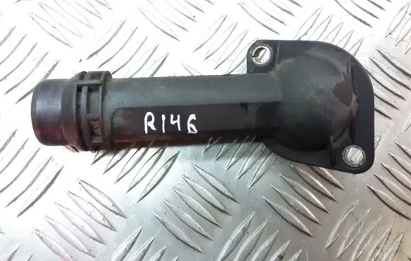 Volkswagen PASSAT B5 Engine coolant pipe/hose 038121121B