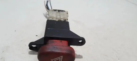 Renault Laguna I Hazard light switch 822955