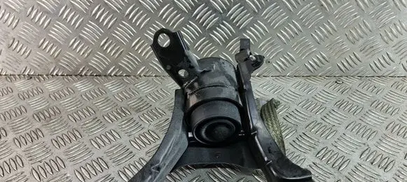 Toyota C-HR I Engine mount bracket