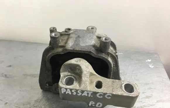 Volkswagen PASSAT CC Engine mount bracket 1K0199262