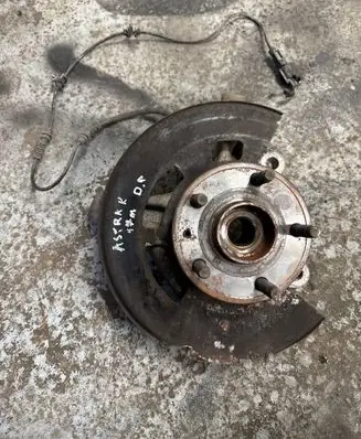 Opel Astra K Front wheel hub 39030300