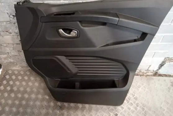 Renault Trafic III (X82) Front door card panel trim 809001543R 809004716R 2539896X